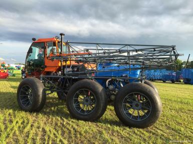 Опрыскиватели самоходные - ТУМАН Опрыскиватель-разбрасыватель самоходный ТУМАН-1М 